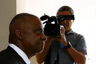 喀麦隆国门谈表弟奥纳纳：他证明非洲门将也有高水平，我为他骄傲